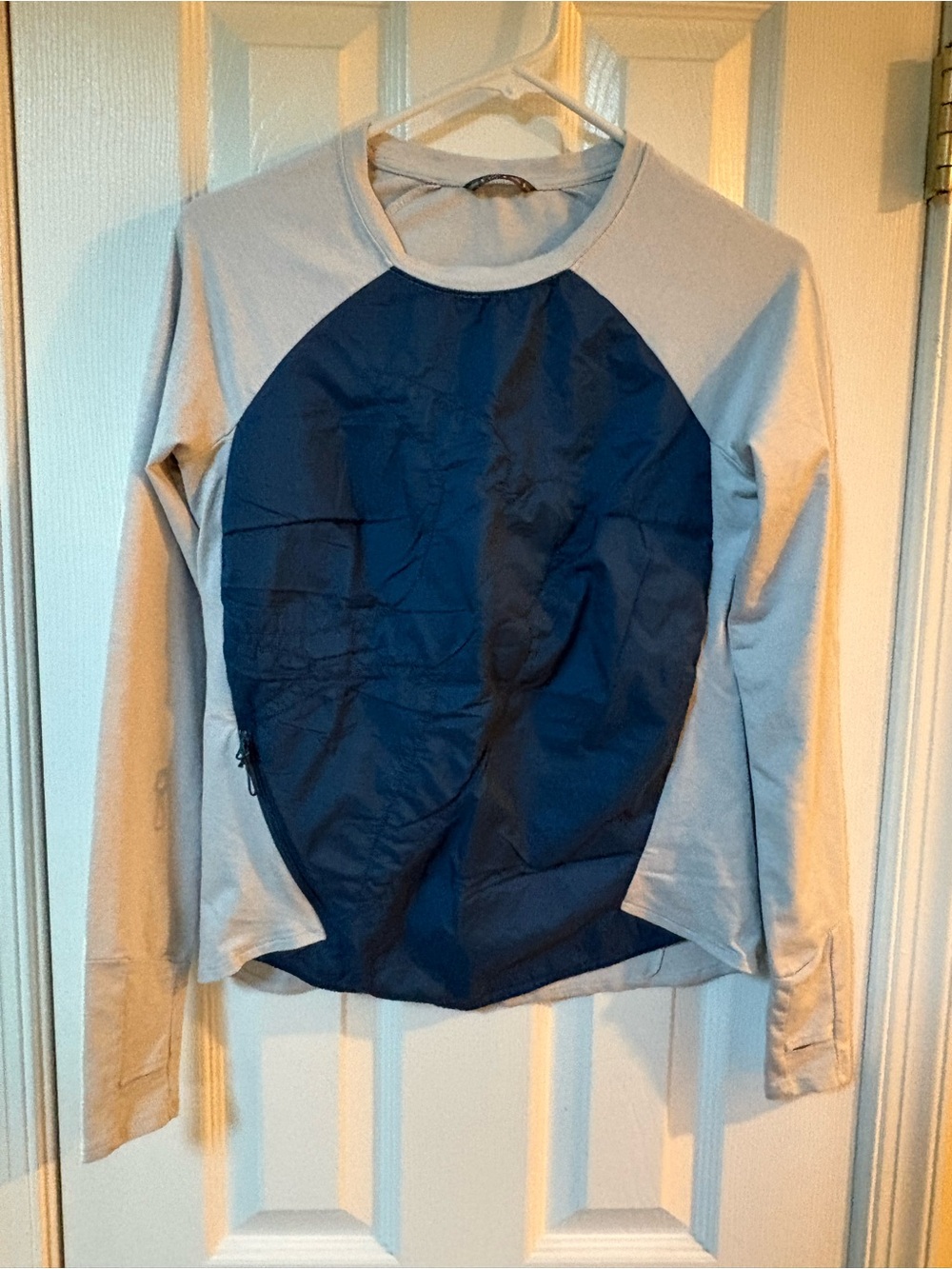 oiselle Long Sleeve Top in Light Gray and Navy